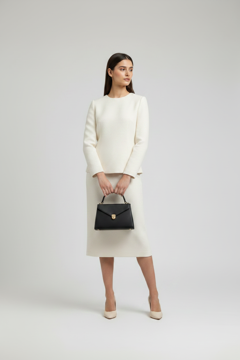 What Handbag Goes With Everything? A Practical Guide to One Bag That Does It All